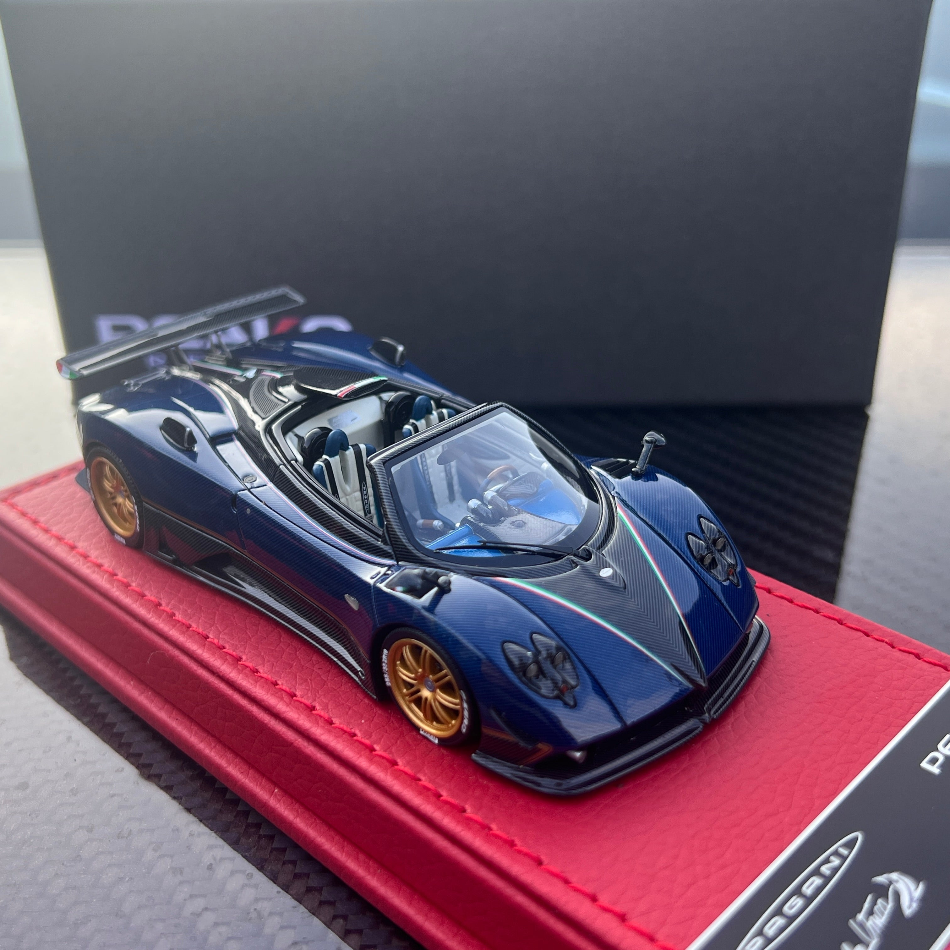 PEAKO 1:43 Pagani Zonda 760 Roadster Aether Full Carbon / UNICA Blue Carbon
