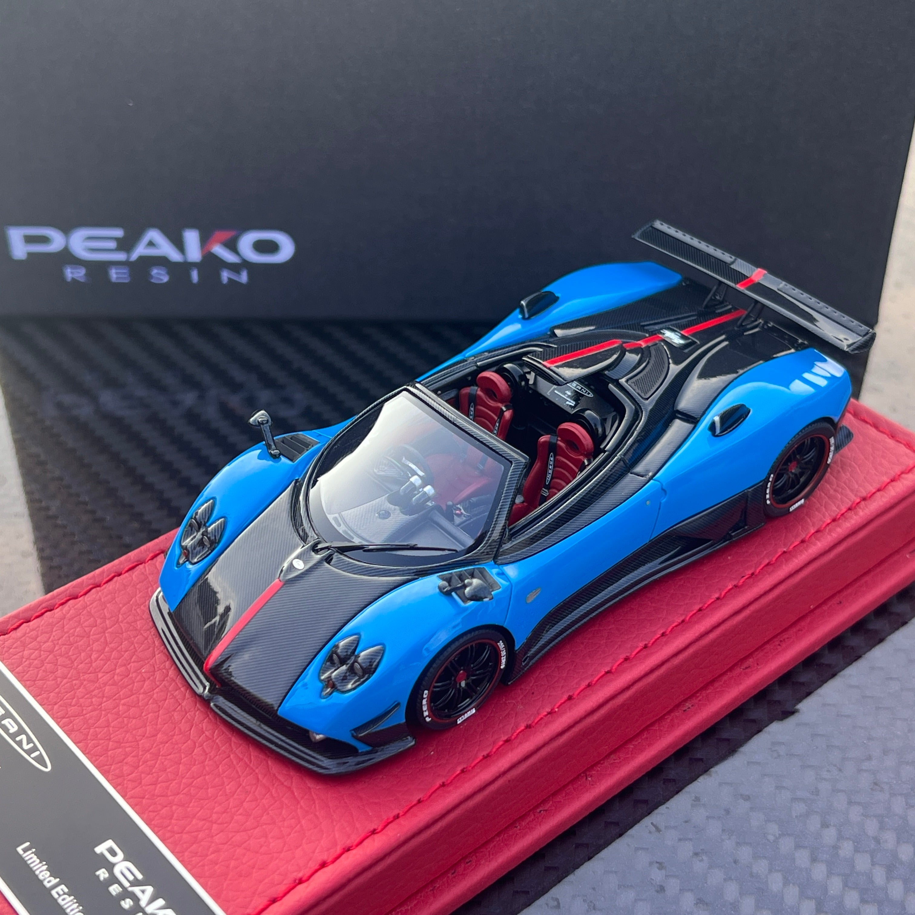 PEAKO 1:43 Pagani Zonda Cinque Roadster Blue / Carbon