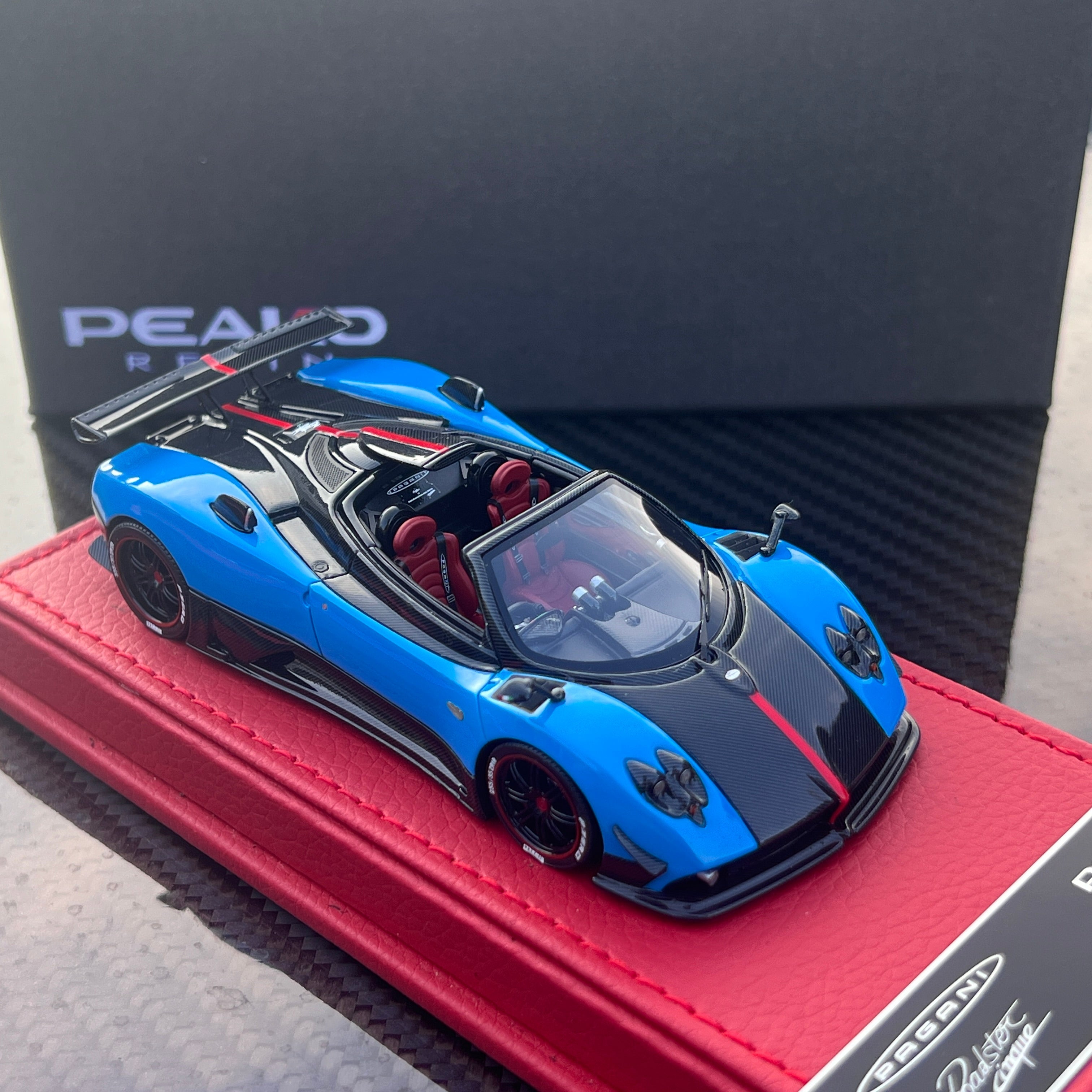 PEAKO 1:43 Pagani Zonda Cinque Roadster Blue / Carbon