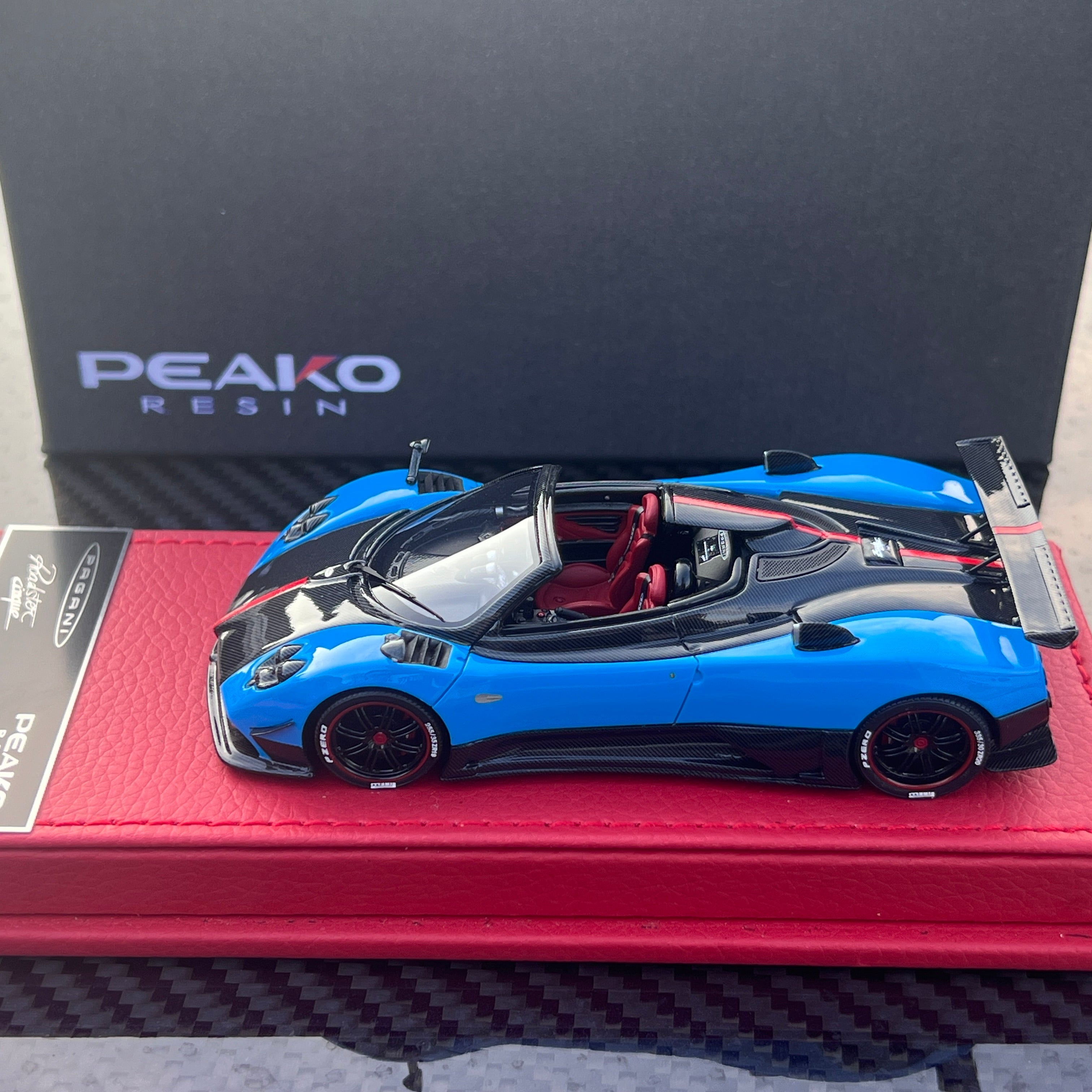 PEAKO 1:43 Pagani Zonda Cinque Roadster Blue / Carbon