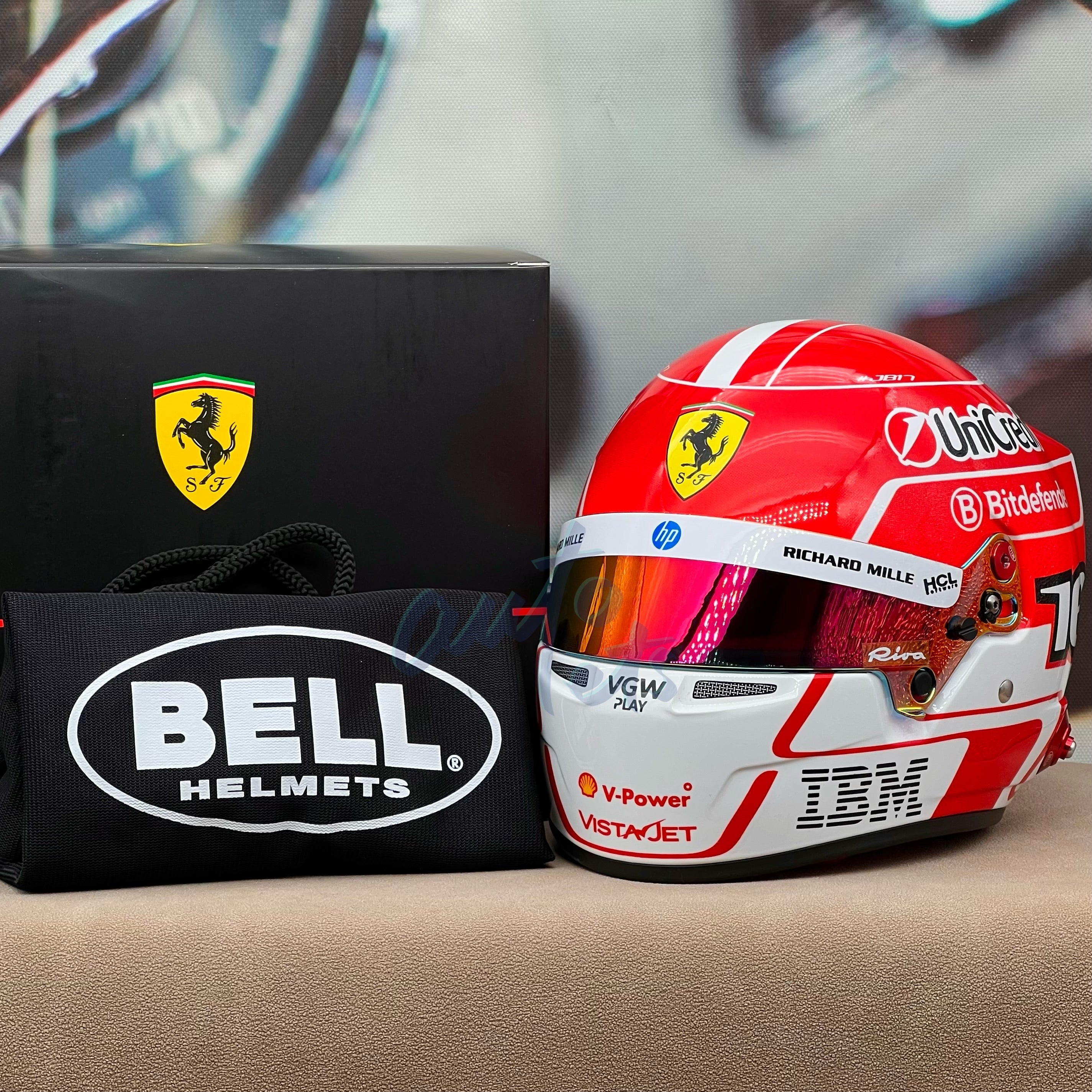 MINI HELMET Season 2025 - Lewis Hamilton 1/2 By BELL - LH2025