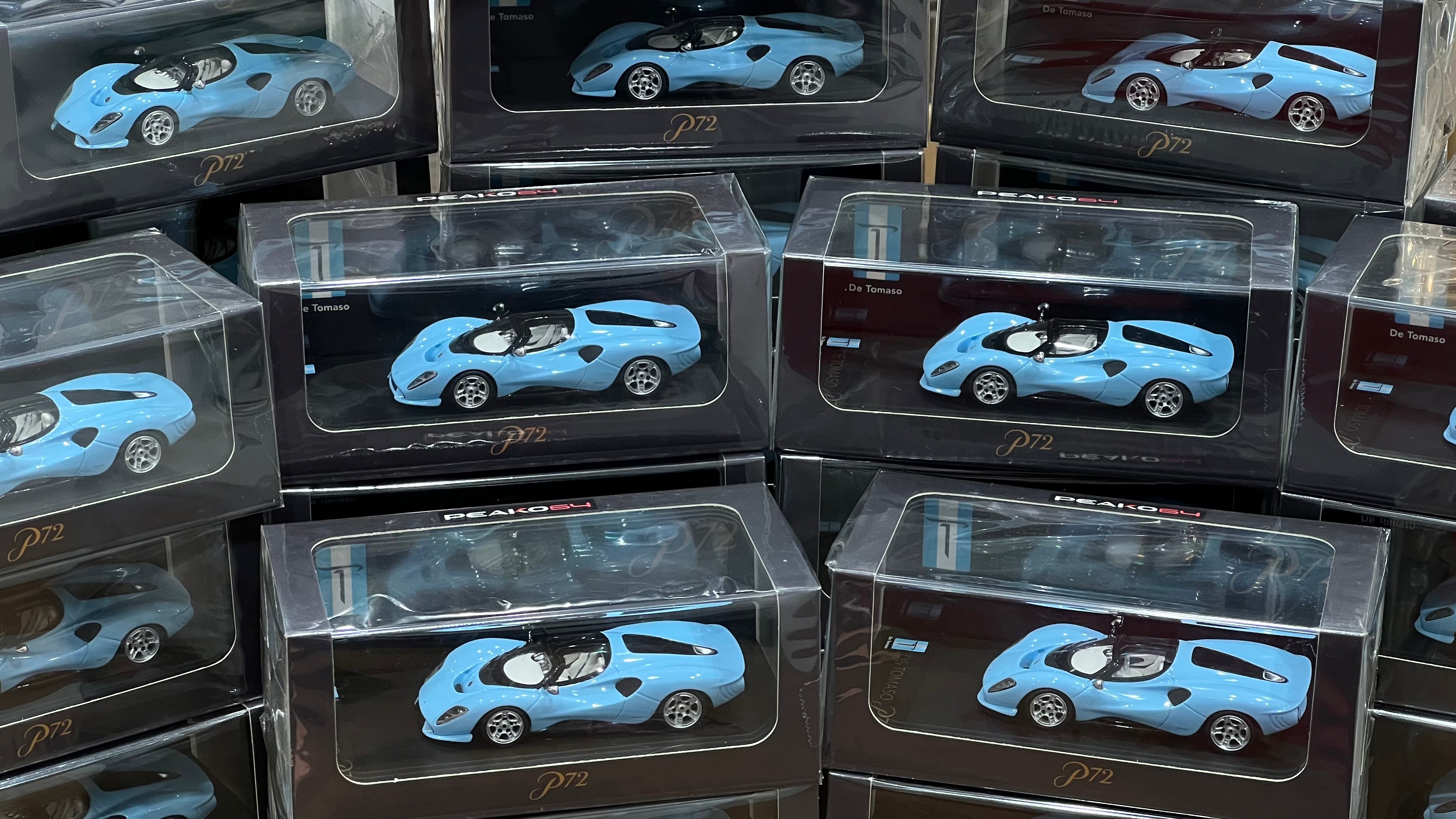 PEAKO 1:64 De Tomaso P72 2020 - Baby Blue