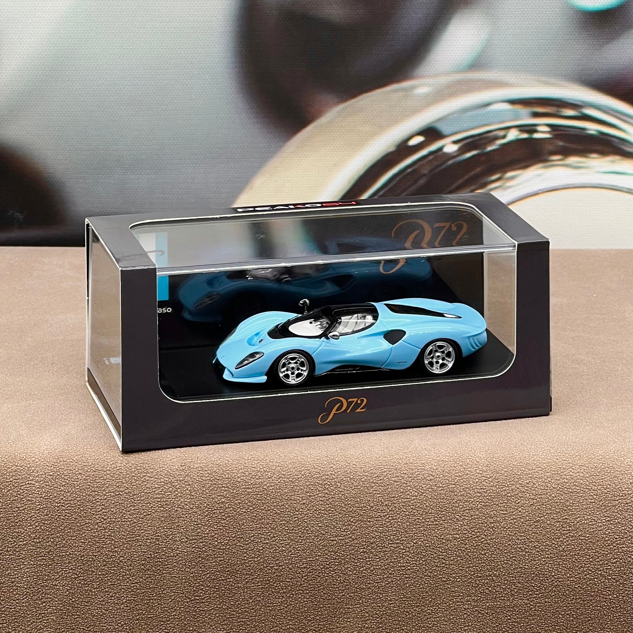PEAKO 1:64 De Tomaso P72 2020 - Baby Blue